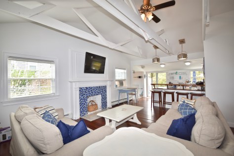 11000CE9-1038-4463-AF4C-BBEF4BEF00AB_1_201_a